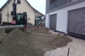 die spaetere Terrassenflaeche wird aufgekiest.jpg