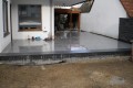 grosszuegige Terrasse mit Feinsteinzeug.JPG